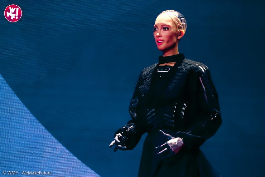 Robot Sophia sul palco del Mainstage
