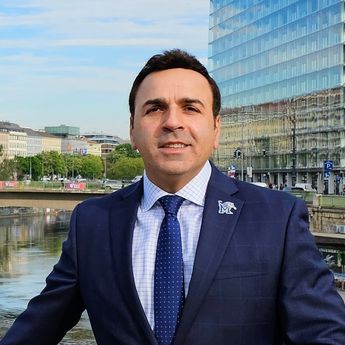 Rouzbeh Nazari